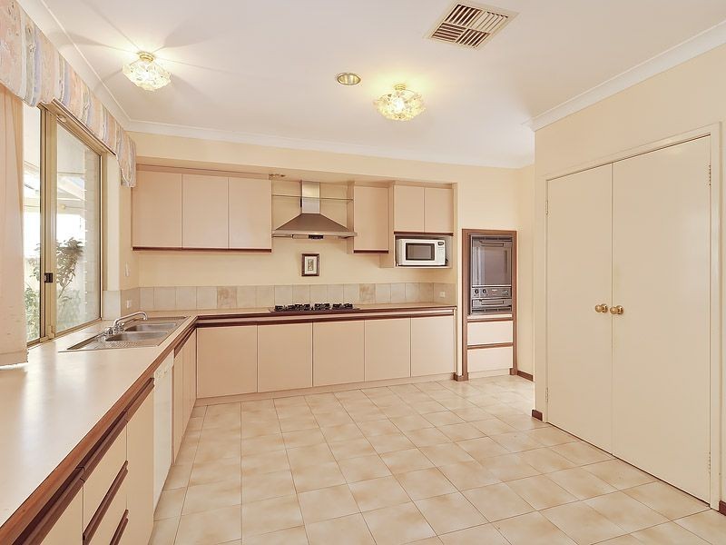 37 Barcombe Way, Leeming WA 6149