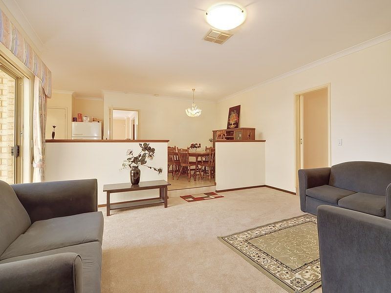 37 Barcombe Way, Leeming WA 6149