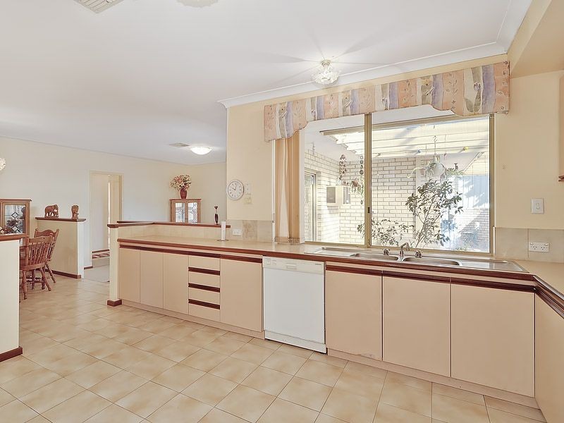 37 Barcombe Way, Leeming WA 6149