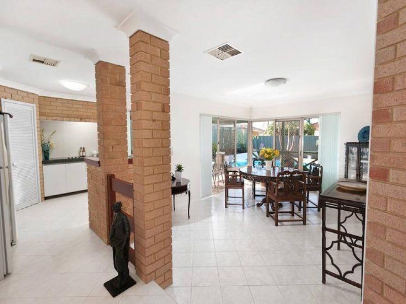 16 Gilbertson Road, Kardinya WA 6163