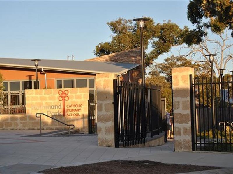 39 Serventy Crescent, Hammond Park WA 6164