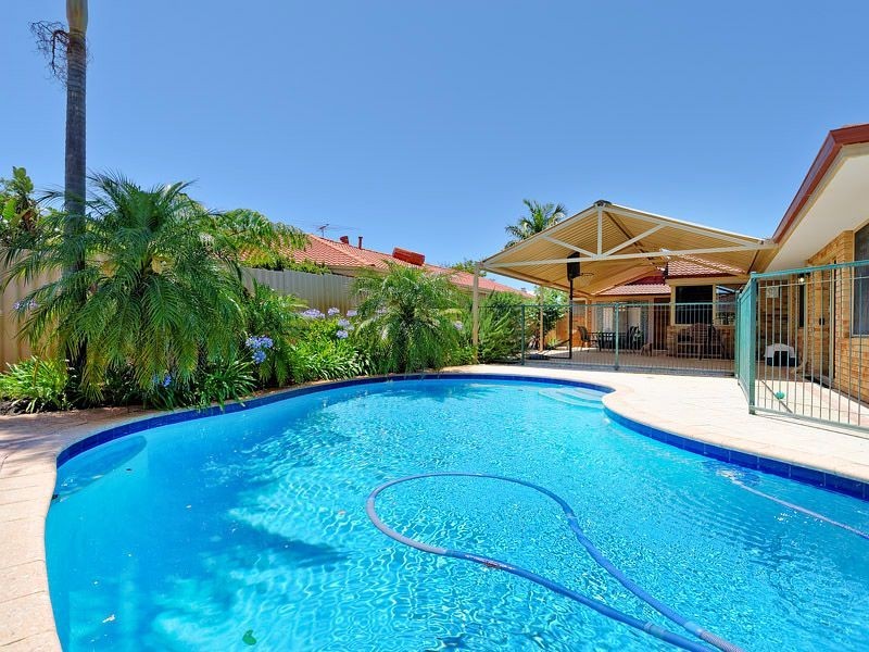 6 Stainton Place, Leeming WA 6149