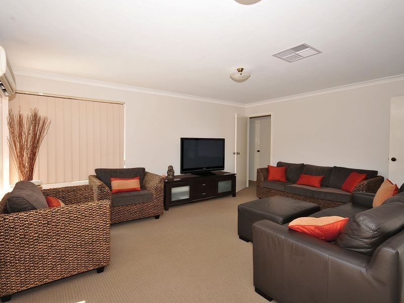 33 Burrendah Boulevard, Willetton WA 6155