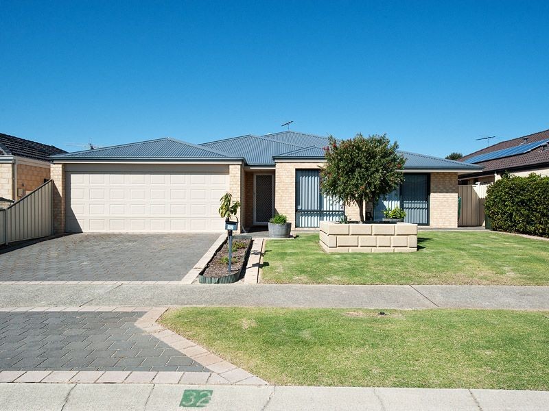 32 Plumwood Avenue, Hammond Park WA 6164