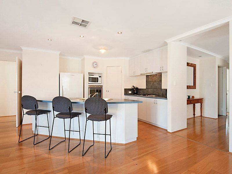 32 Plumwood Avenue, Hammond Park WA 6164