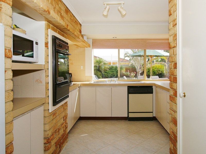 8 Kershaw Gardens, Leeming WA 6149