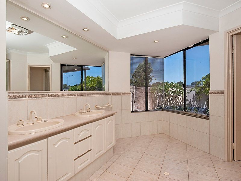 24 Cheshunt Gardens, North Lake WA 6163