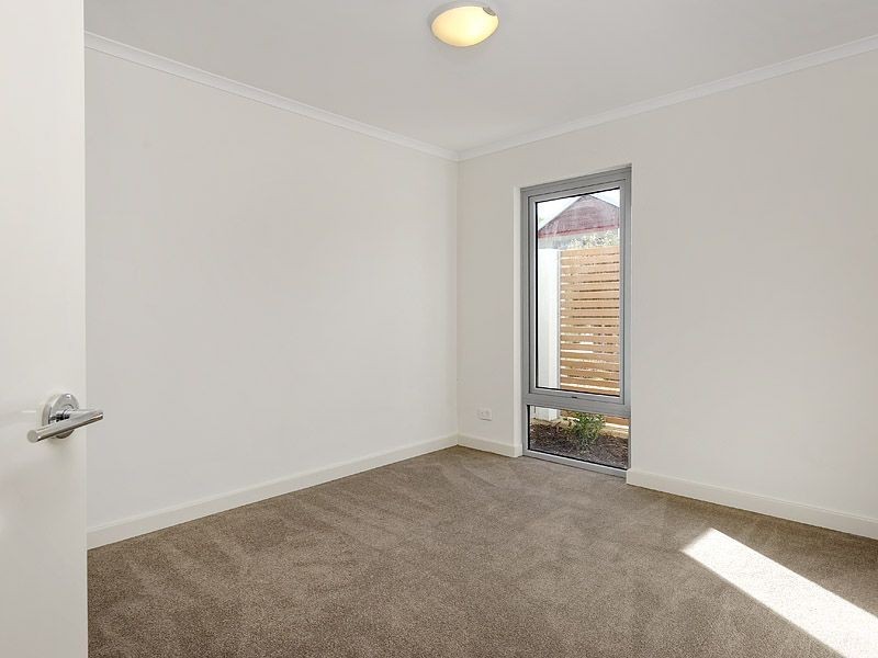 17/12 Bushlark Turn, Erskine WA 6210