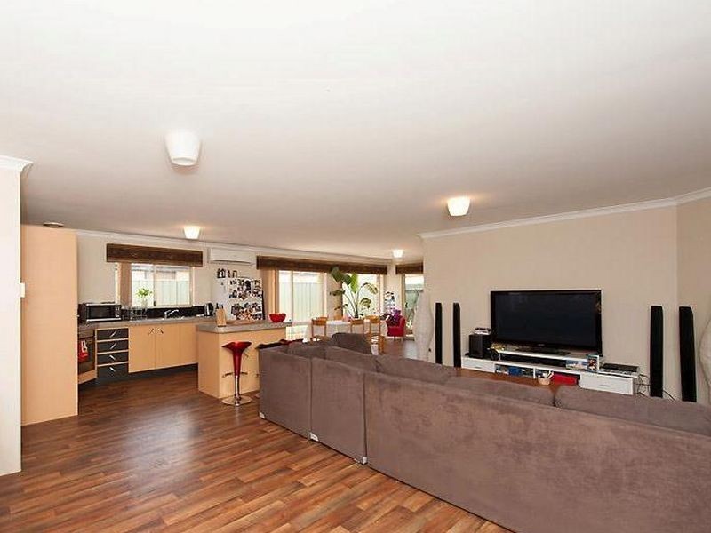 11 Barcroft Court, Atwell WA 6164
