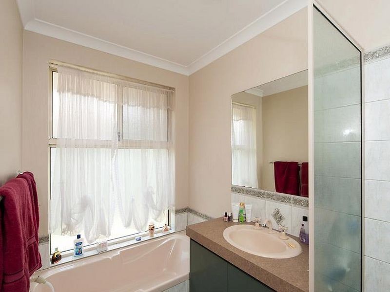 11 Barcroft Court, Atwell WA 6164