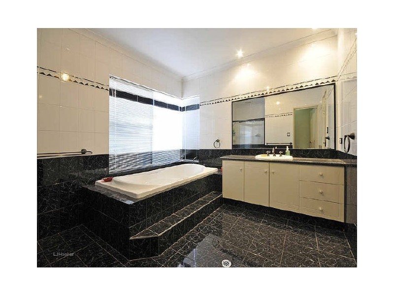 5 Arbor Grove, Leeming WA 6149