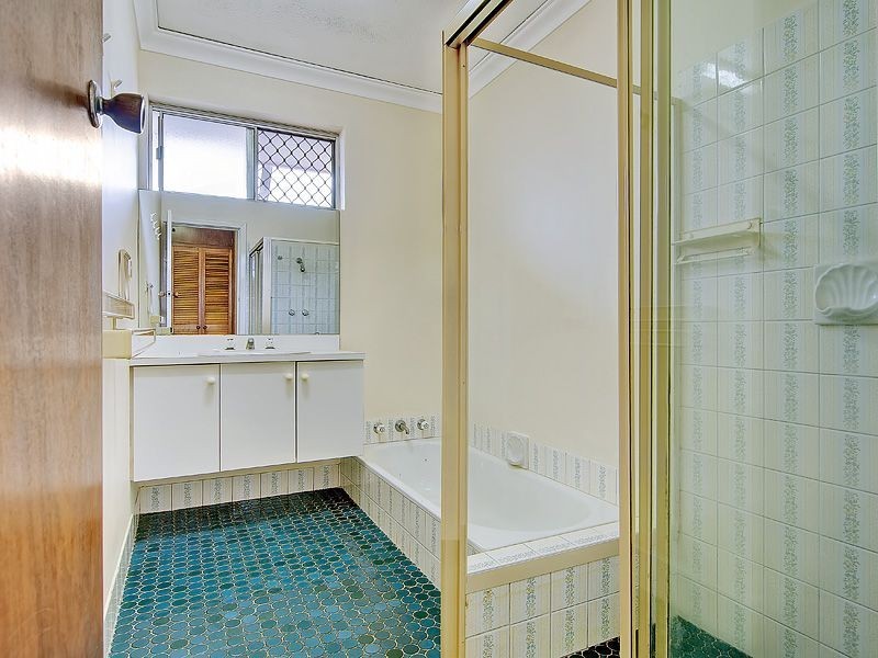 12 Loris Way, Kardinya WA 6163