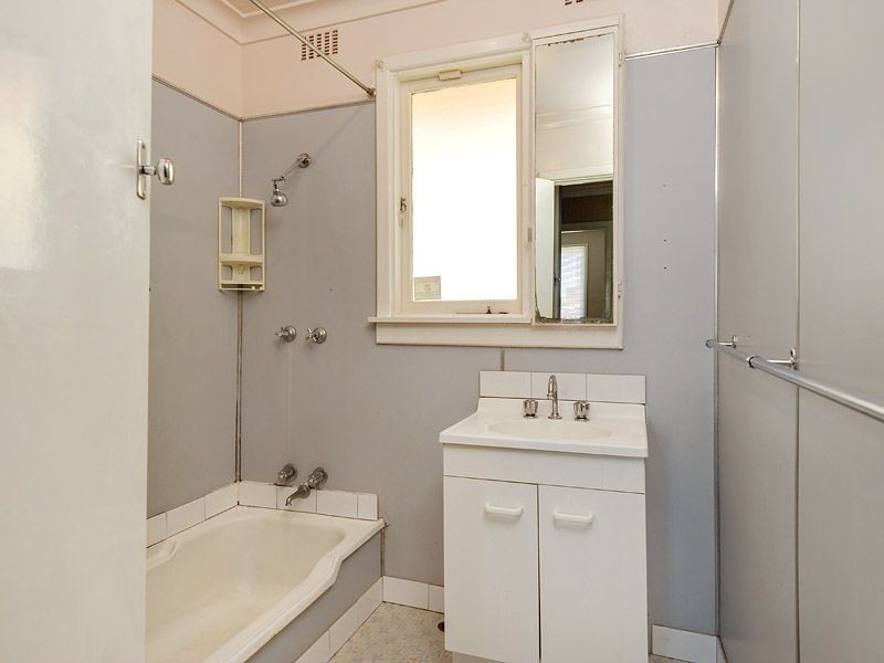 7 Rosalind Way, Coolbellup WA 6163