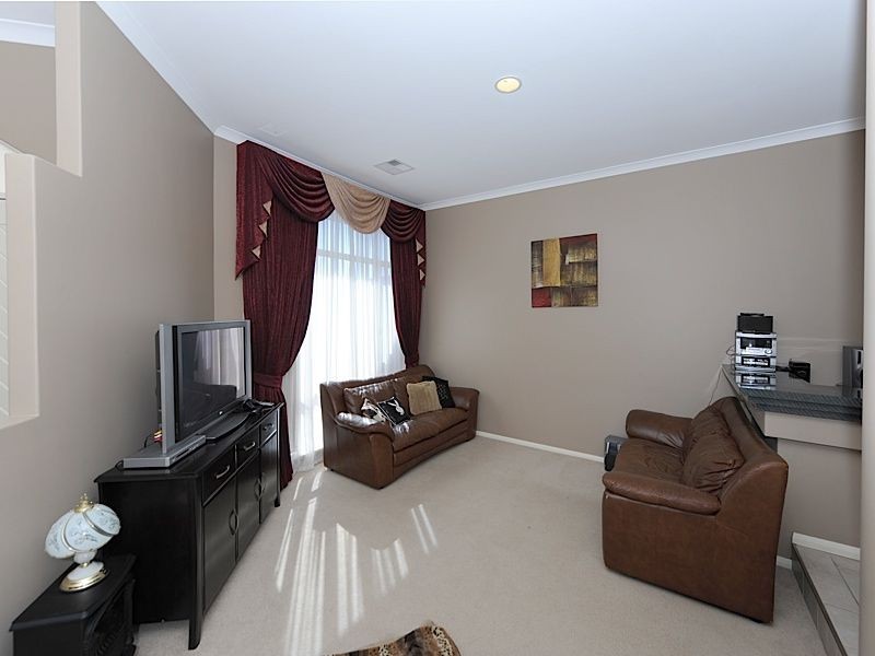 6 Trailridge Turn, Leeming WA 6149