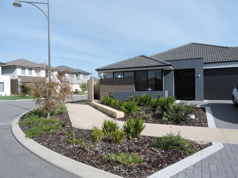 19 Lee-Steere Crescent, Piara Waters WA 6112