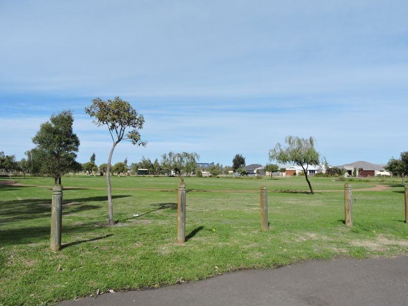 19 Lee-Steere Crescent, Piara Waters WA 6112