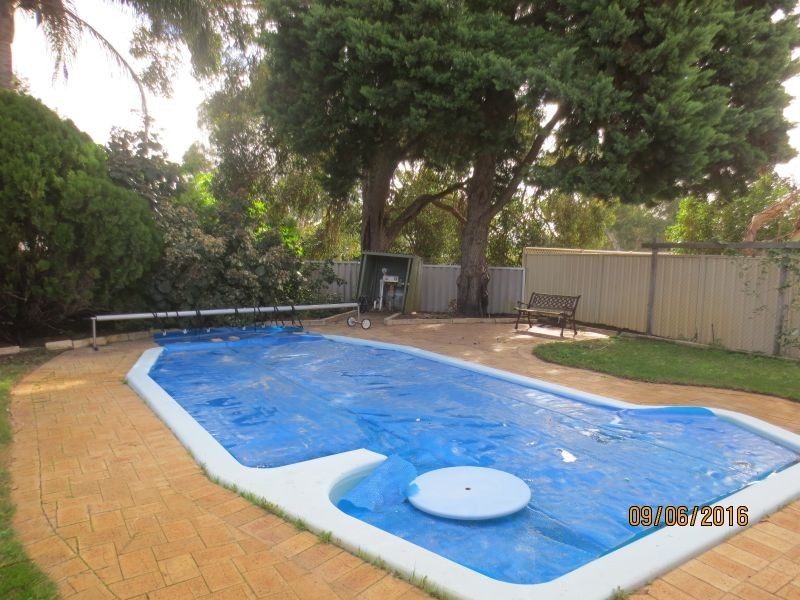 50 Greenway Avenue, Thornlie WA 6108