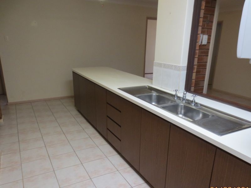 50 Greenway Avenue, Thornlie WA 6108