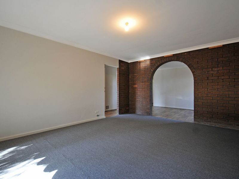 4 Hadlow Court, Leeming WA 6149