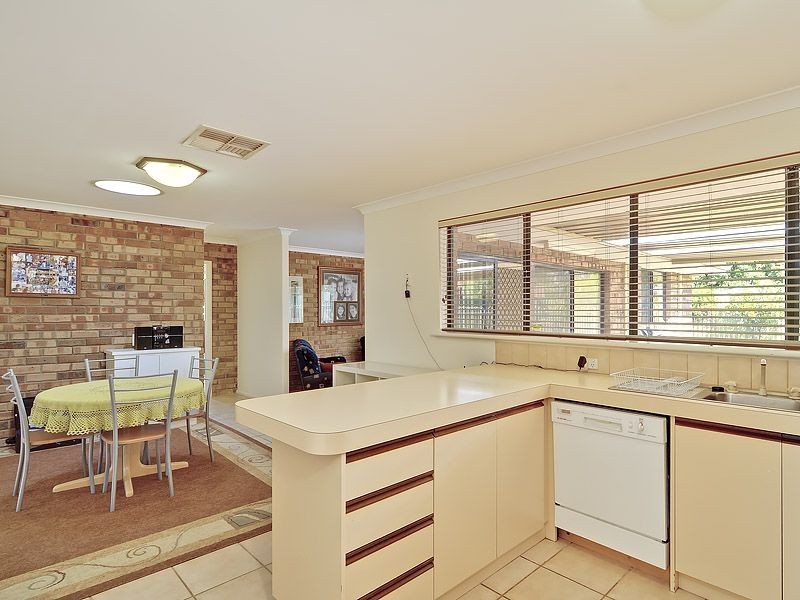 11 Calley Drive, Leeming WA 6149