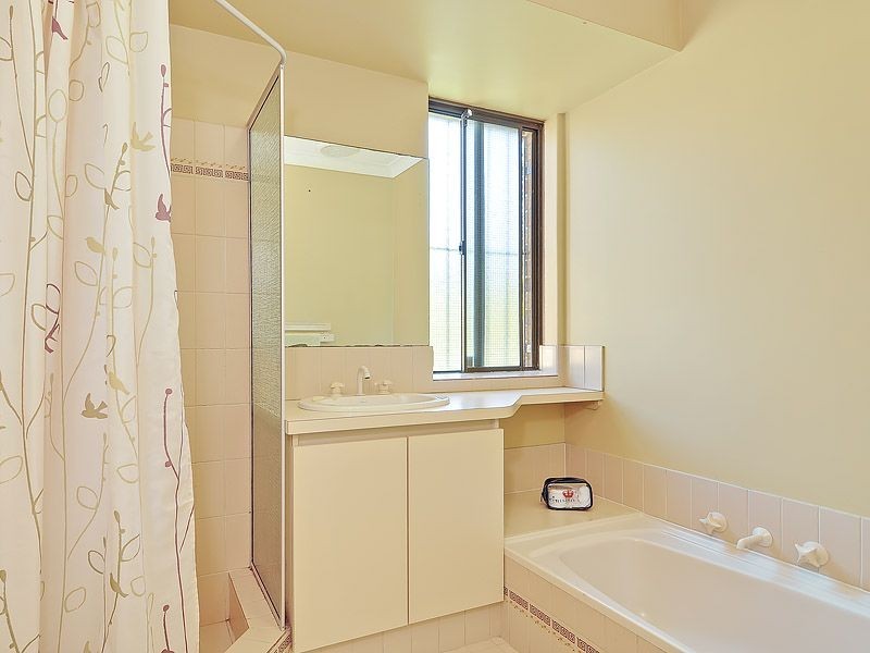 11 Calley Drive, Leeming WA 6149