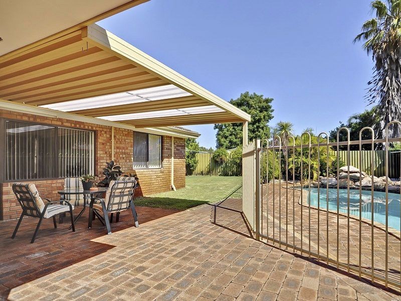 11 Calley Drive, Leeming WA 6149