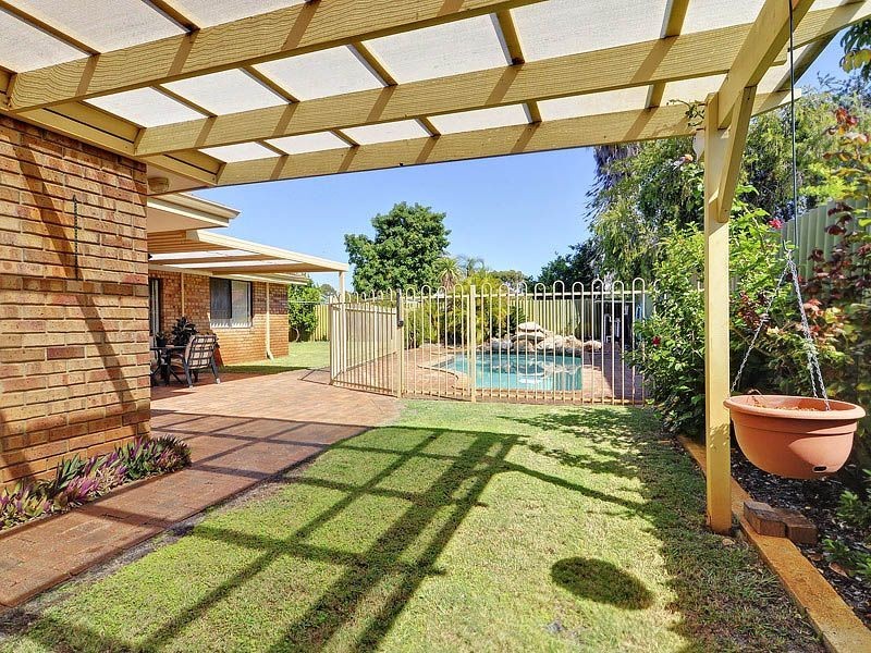 11 Calley Drive, Leeming WA 6149