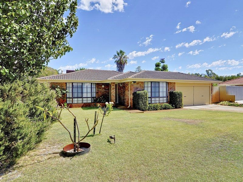 11 Calley Drive, Leeming WA 6149