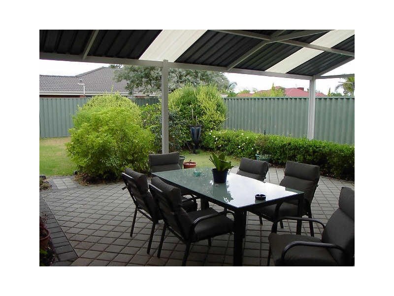 2 Daley Close, Atwell WA 6164