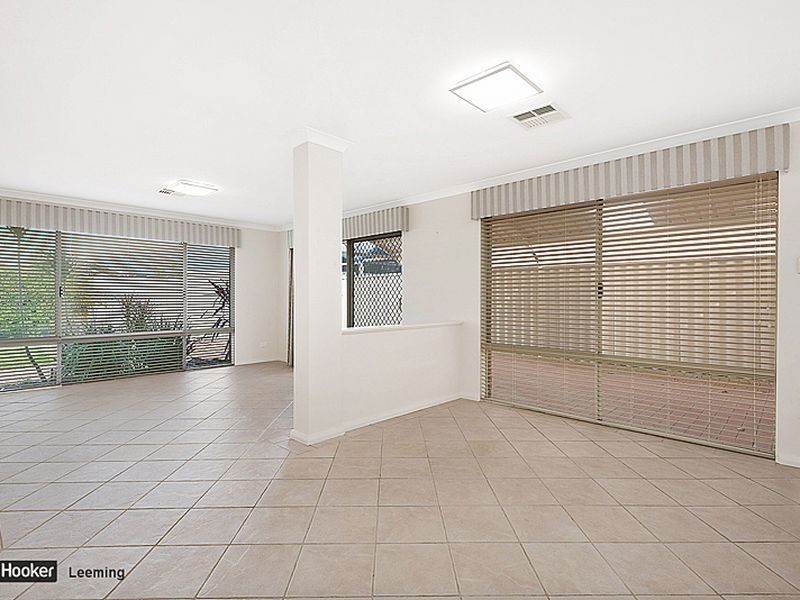 10 Jurien Way, Hammond Park WA 6164