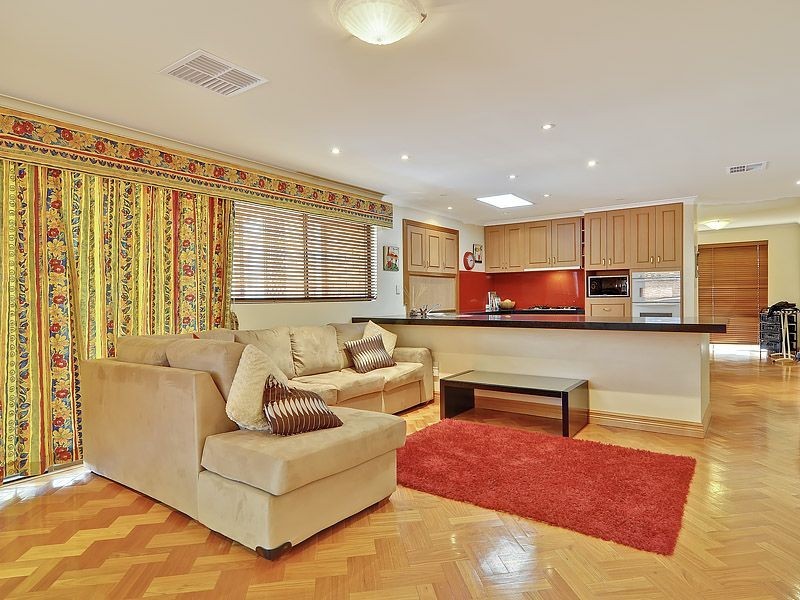 11 Timbrell Way, Leeming WA 6149