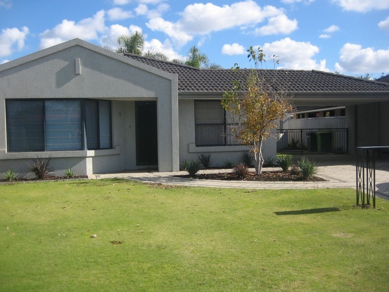5 Jenniphur Court, Atwell WA 6164