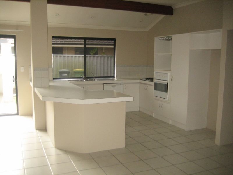5 Jenniphur Court, Atwell WA 6164