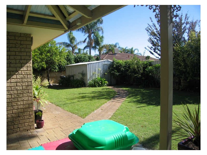 10 Sellen Court, Leeming WA 6149