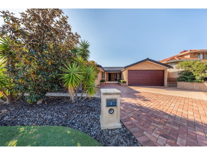 7 Demasson Rise, Leeming WA 6149