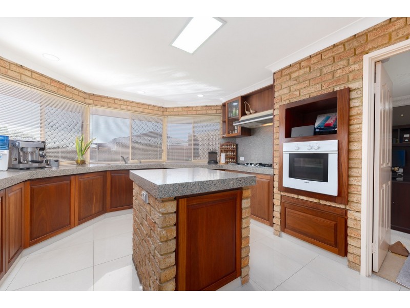 7 Demasson Rise, Leeming WA 6149