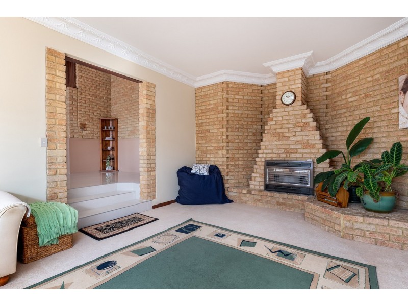 7 Demasson Rise, Leeming WA 6149