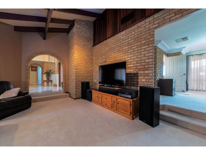 7 Demasson Rise, Leeming WA 6149