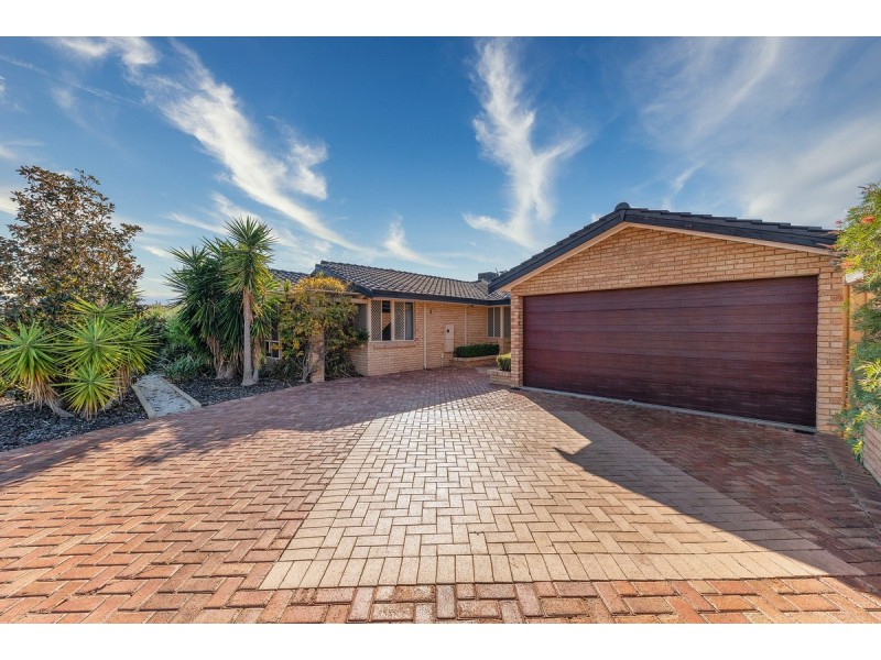 7 Demasson Rise, Leeming WA 6149