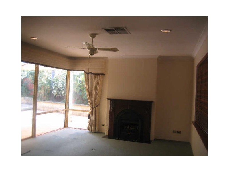 8 Giddens Court, North Lake WA 6163