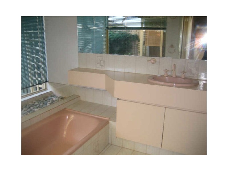 8 Giddens Court, North Lake WA 6163