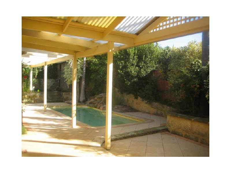 8 Giddens Court, North Lake WA 6163