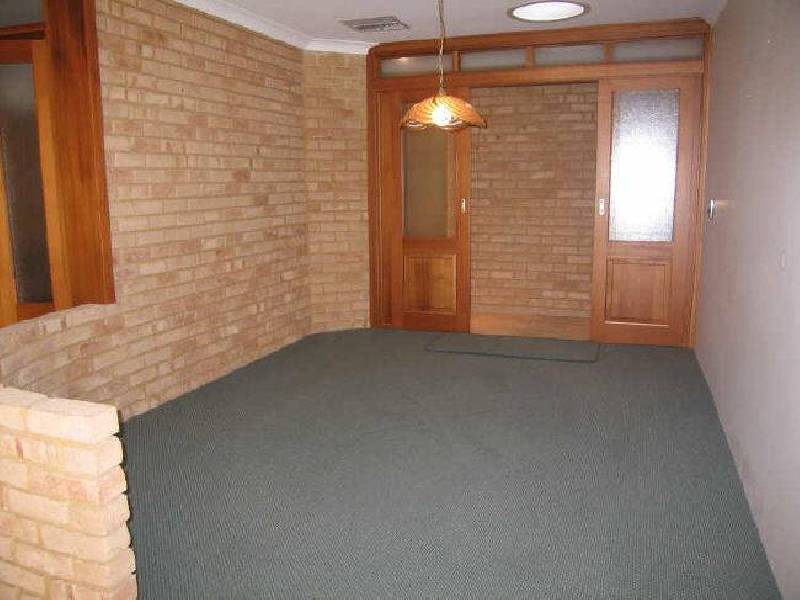 8 Giddens Court, North Lake WA 6163