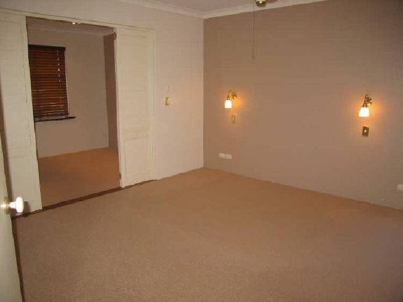 8 Giddens Court, North Lake WA 6163