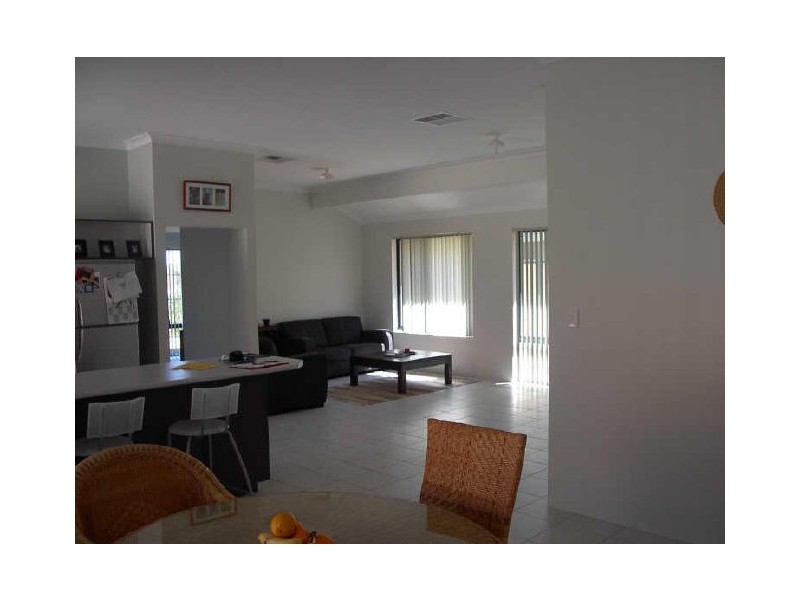 213 Wentworth Parade, Success WA 6164