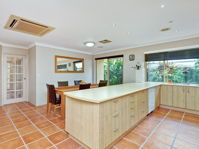 9 Stallwood Gardens, Leeming WA 6149