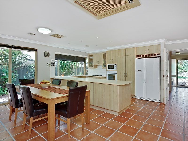 9 Stallwood Gardens, Leeming WA 6149