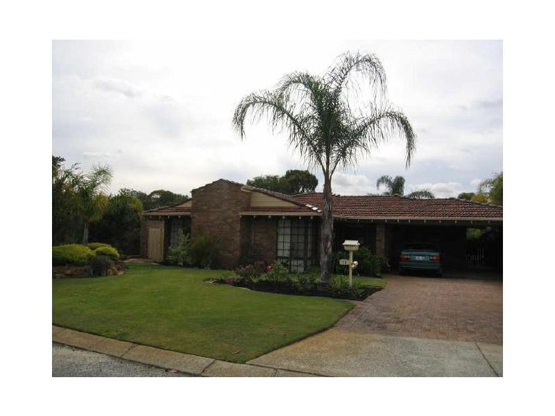 15 Lowrie Grove, Leeming WA 6149