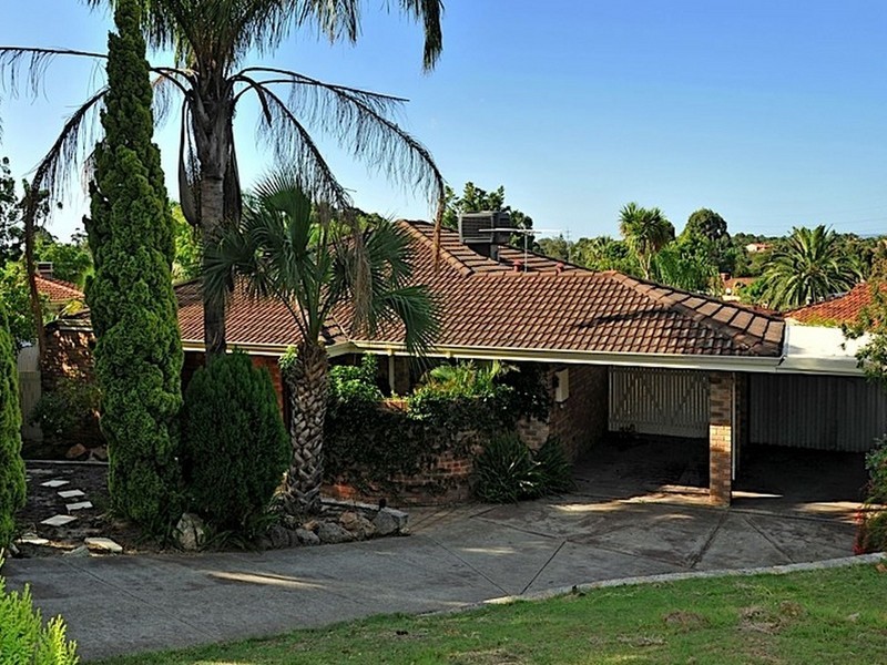 9 Flint Court, Leeming WA 6149