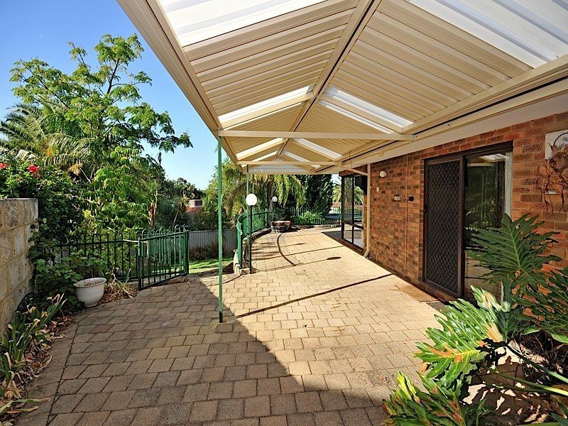 9 Flint Court, Leeming WA 6149